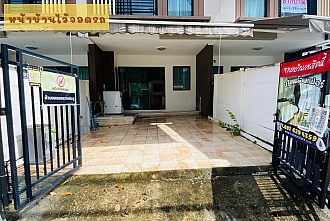 หน้าบ้าน บ้านกลางเมือง กัลปพฤกษ์