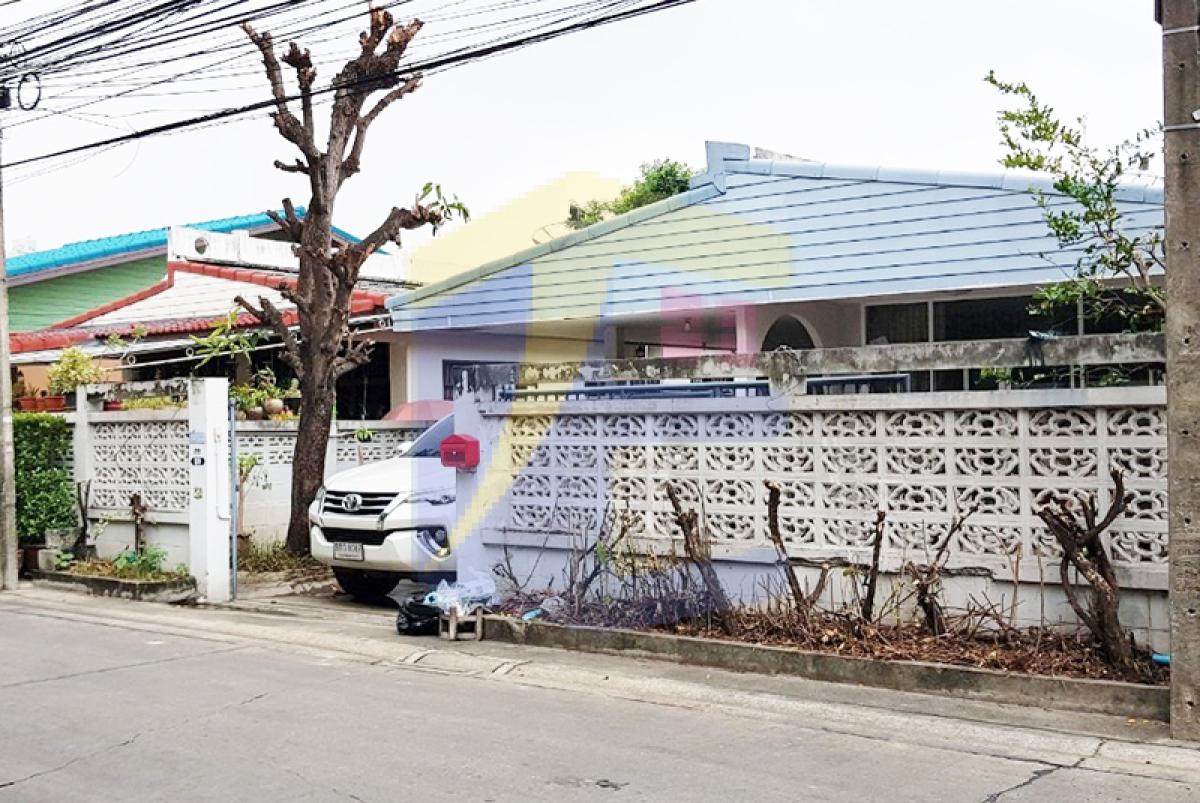 บ้านเดี่ยว เรวดี 49 ตลาดขวัญ  ชั้นเดียว เนื้อที่ 54 ตรว. 3 ห้องนอน 2 ห้องน้ำ แอร์