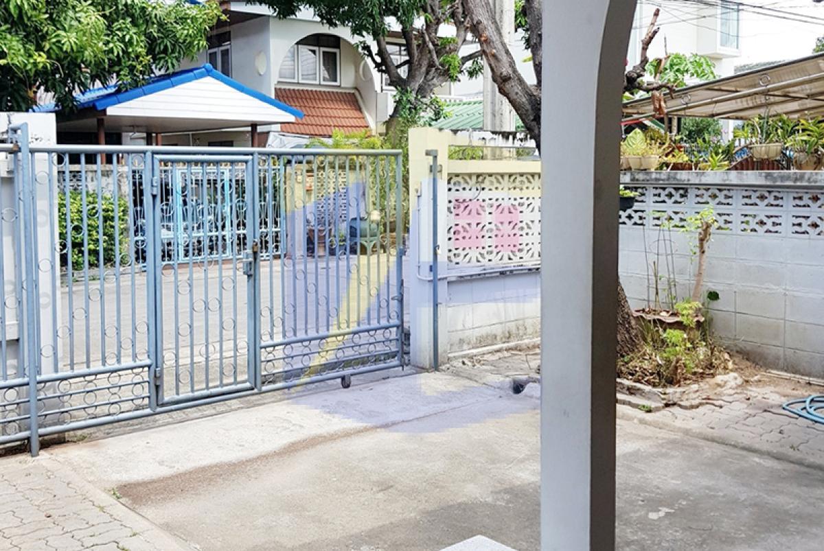 บ้านเดี่ยว เรวดี 49 ตลาดขวัญ  ชั้นเดียว เนื้อที่ 54 ตรว. 3 ห้องนอน 2 ห้องน้ำ แอร์