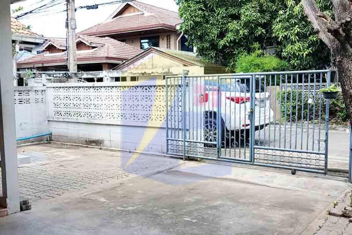 บ้านเดี่ยว เรวดี 49 ตลาดขวัญ  ชั้นเดียว เนื้อที่ 54 ตรว. 3 ห้องนอน 2 ห้องน้ำ แอร์