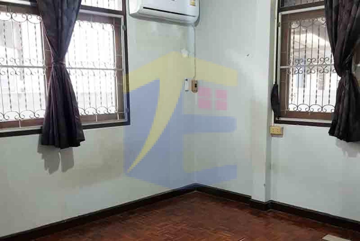 บ้านเดี่ยว เรวดี 49 ตลาดขวัญ  ชั้นเดียว เนื้อที่ 54 ตรว. 3 ห้องนอน 2 ห้องน้ำ แอร์