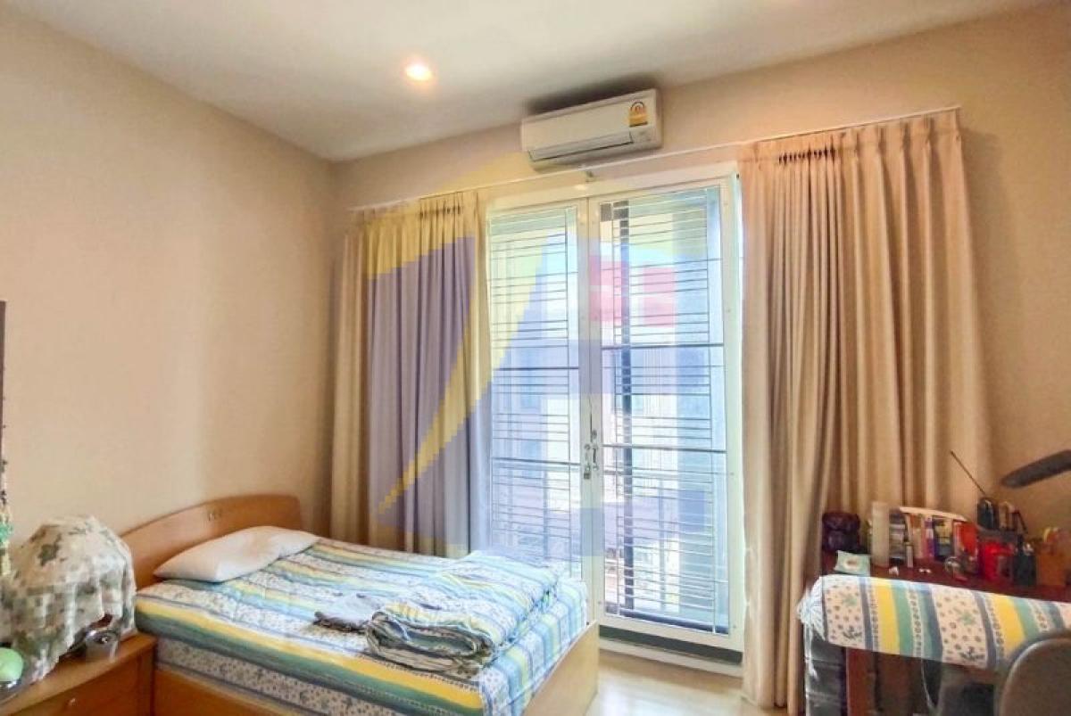 บ้านกลางเมือง กัลปพฤกษ์  169 ซอย 9 หน้ากว้าง 4.5 เมตร ใกล้ BTS วุฒากาศ 3 ชั้น 