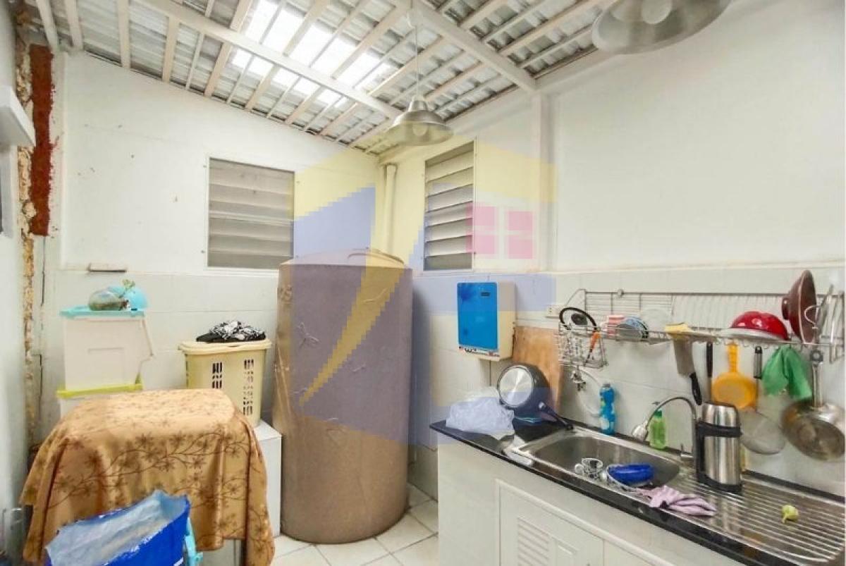 บ้านกลางเมือง กัลปพฤกษ์  169 ซอย 9 หน้ากว้าง 4.5 เมตร ใกล้ BTS วุฒากาศ 3 ชั้น 