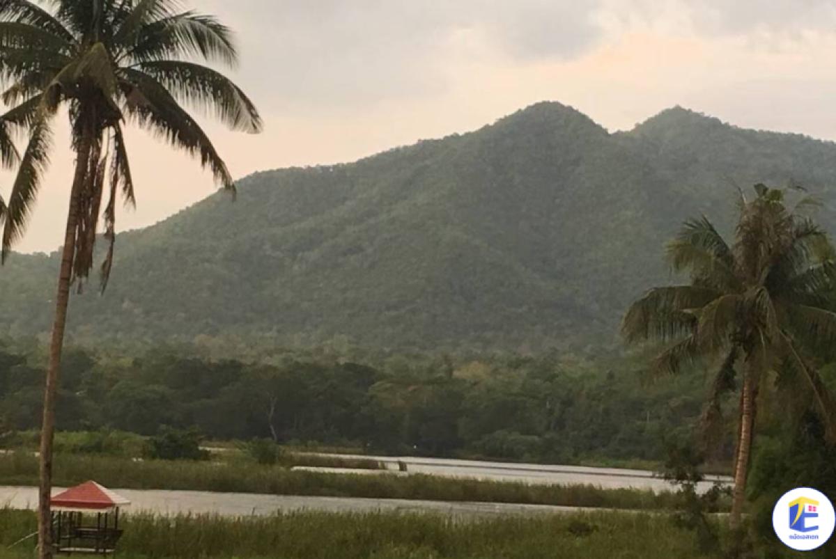 บ้านพักตากอากาศริมน้ำ พร้อมที่ดินสวนเกษตรเกือบ 8 ไร่ โอบล้อมด้วยวิวเขาช่องสะเดา กาญจนบุรี