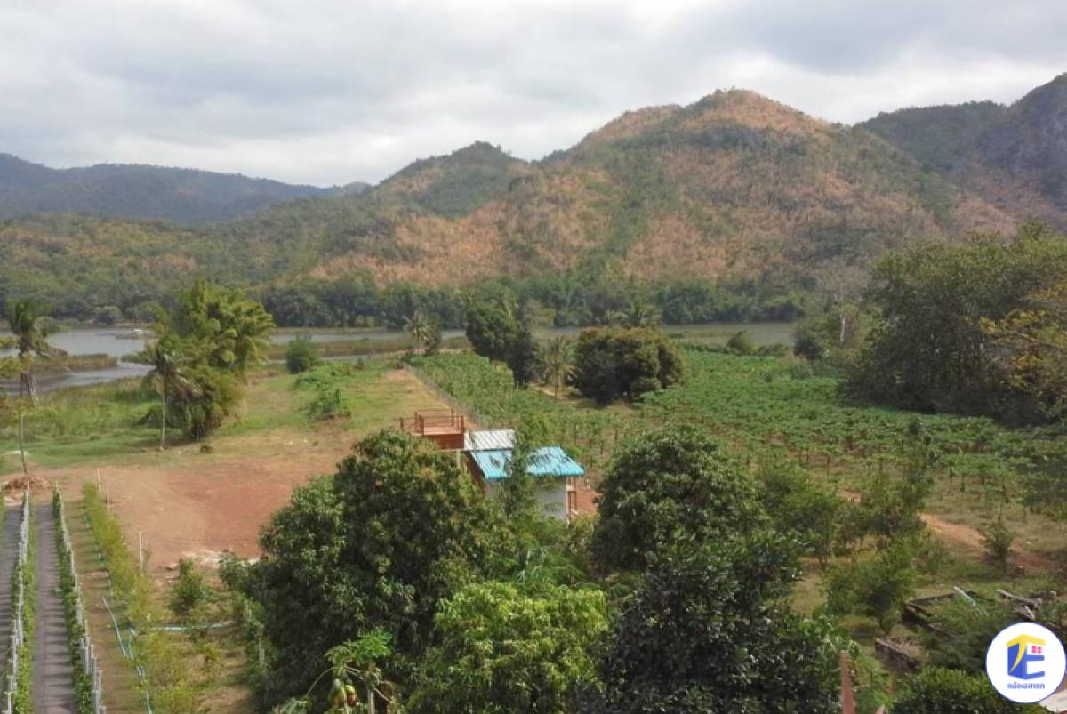 บ้านพักตากอากาศริมน้ำ พร้อมที่ดินสวนเกษตรเกือบ 8 ไร่ โอบล้อมด้วยวิวเขาช่องสะเดา กาญจนบุรี